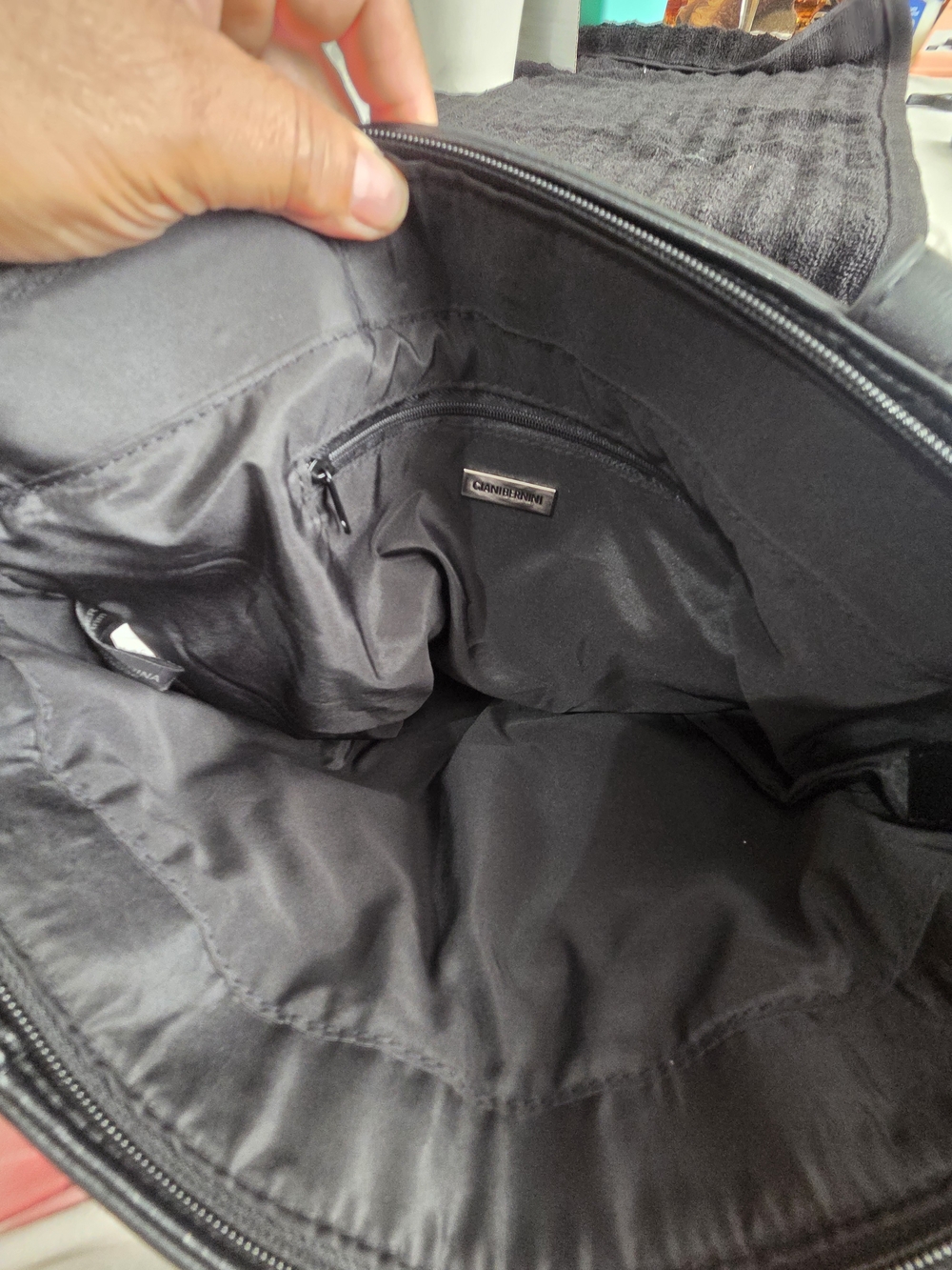 Giani Bernini Black Leather Medium Shoulder Bag. - Picture 12 of 15